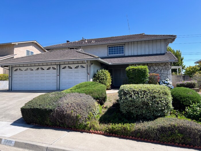 8723 Blue Lake Dr in San Diego, CA - Building Photo
