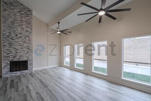 19 Lakeway St in Panorama Village, TX - Building Photo