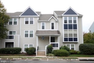 12916C Grays Pointe Rd, Unit C in Fairfax, VA - Building Photo