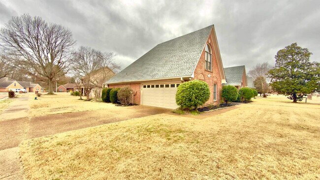 275 Home Pl in Collierville, TN - Building Photo - Building Photo