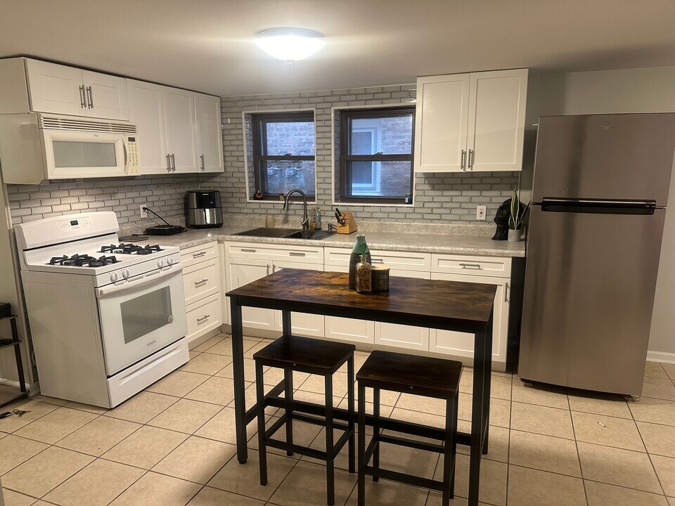 6221 S Massasoit Ave in Chicago, IL - Building Photo