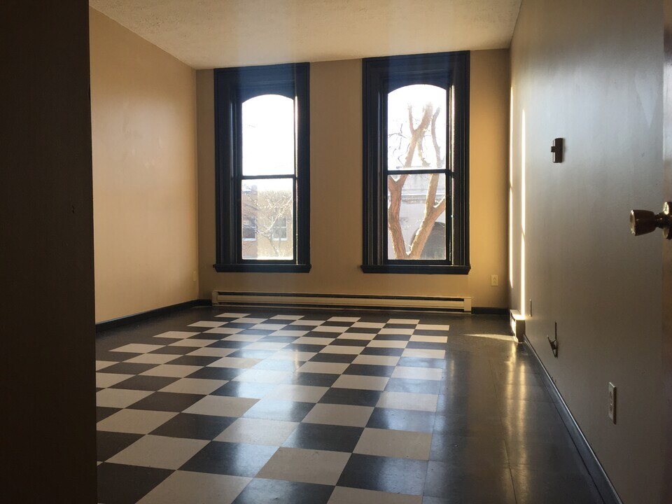 57 Main St S, Unit 1 in Brockport, NY - Foto de edificio