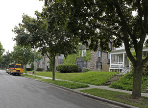 Juneau Gardens in Milwaukee, WI - Building Photo - Building Photo