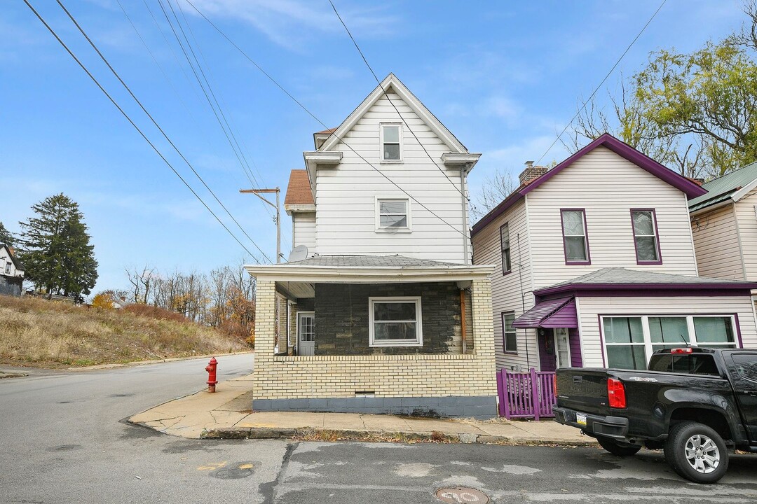 1243 Evans St in McKeesport, PA - Foto de edificio