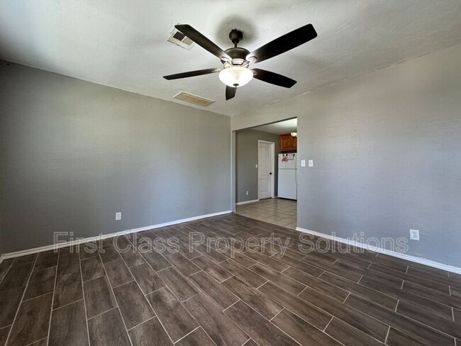 704 N Gale Ave in Moore, OK - Building Photo - Building Photo