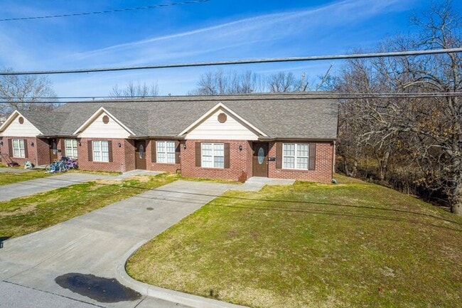 property at 1015 E Grayson Ave