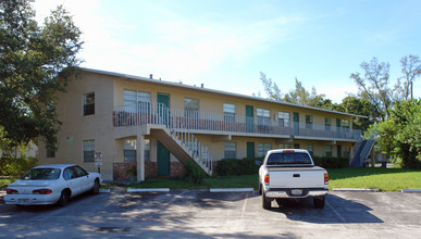 1028 NE 39th Dr in Fort Lauderdale, FL - Building Photo - Building Photo