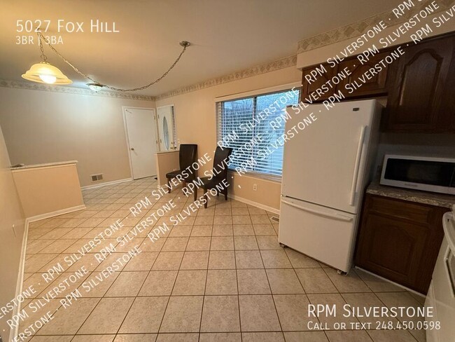 5027 Fox Hill Dr in Sterling Heights, MI - Building Photo - Building Photo