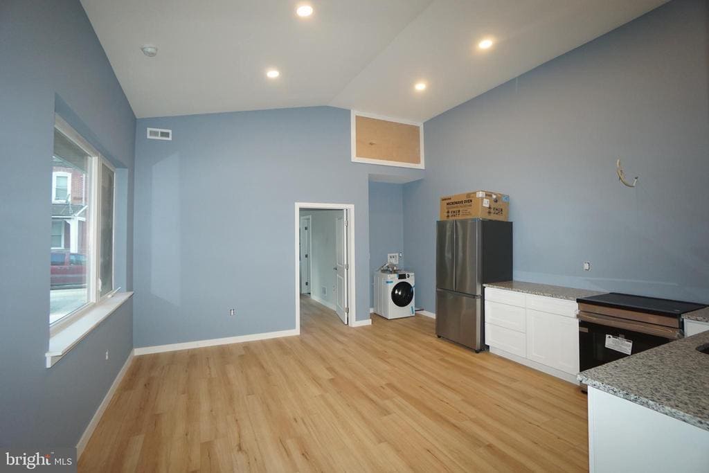 164 Meehan Ave in Philadelphia, PA - Building Photo