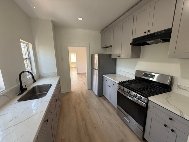 property at 2139 Venice Blvd