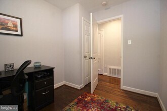 3287 Annandale Rd in Falls Church, VA - Building Photo - Building Photo