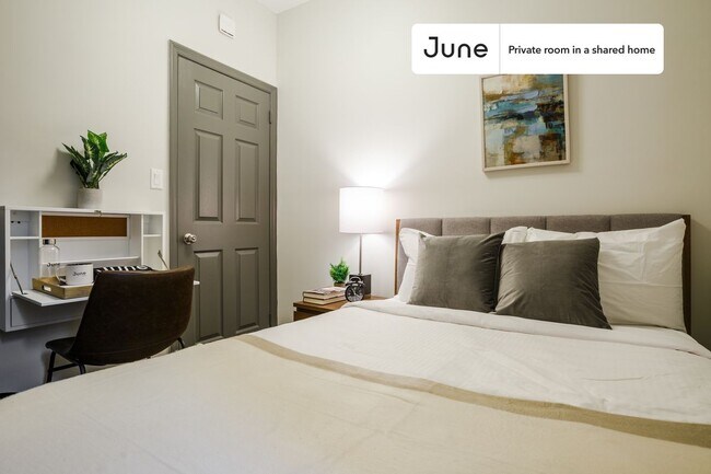 Private bedroom in 3 bed/1 bath Home in New York, NY - Building Photo - Building Photo