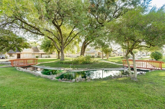 12339 S Dairy Ashford Rd in Houston, TX - Building Photo - Building Photo