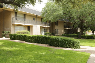 The Colony Apartments in Irving, TX - Building Photo - Building Photo