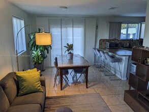 164 NW 71st St, Unit 164 in Miami, FL - Building Photo - Building Photo