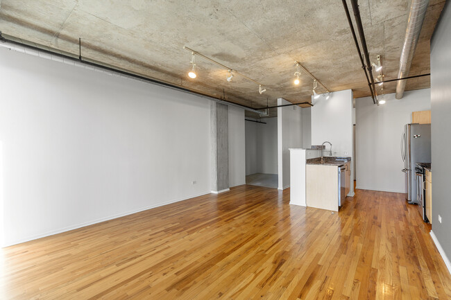 700 W Van Buren St in Chicago, IL - Building Photo - Building Photo