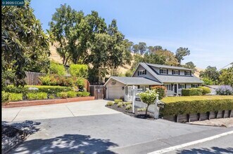 1600 Springbrook Rd in Walnut Creek, CA - Building Photo - Building Photo