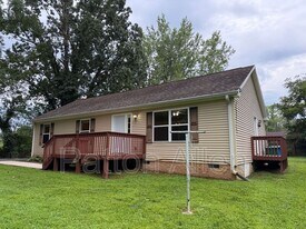 115 Starnes Cove Rd in Asheville, NC - Building Photo