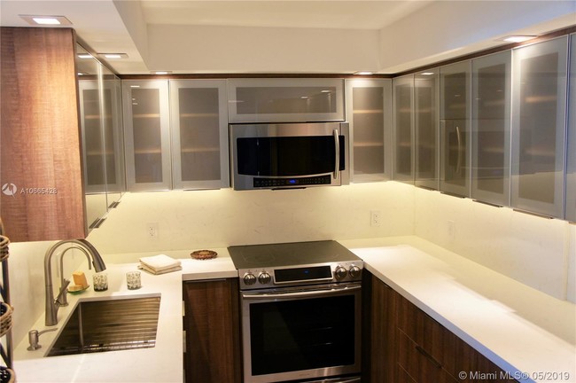 1050 93rd St-Unit -7C in Bay Harbor Islands, FL - Building Photo - Building Photo