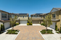 Cambridge Court in Ontario, CA - Foto de edificio - Building Photo