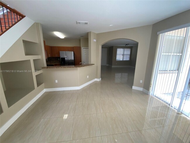 4890 NW 108th Pl in Doral, FL - Building Photo - Building Photo