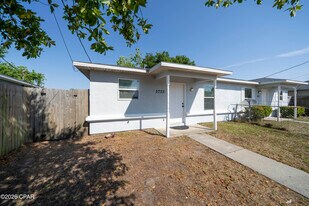 3722 Burnham Way in Panama City, FL - Building Photo