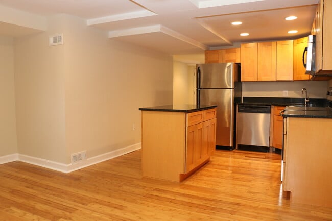 1464 Newton St NW, Unit B in Washington, DC - Building Photo - Building Photo
