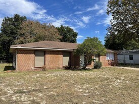121 Willard Rd NW in Fort Walton Beach, FL - Building Photo
