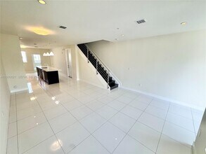 6415 NW 102nd Path in Doral, FL - Building Photo - Building Photo