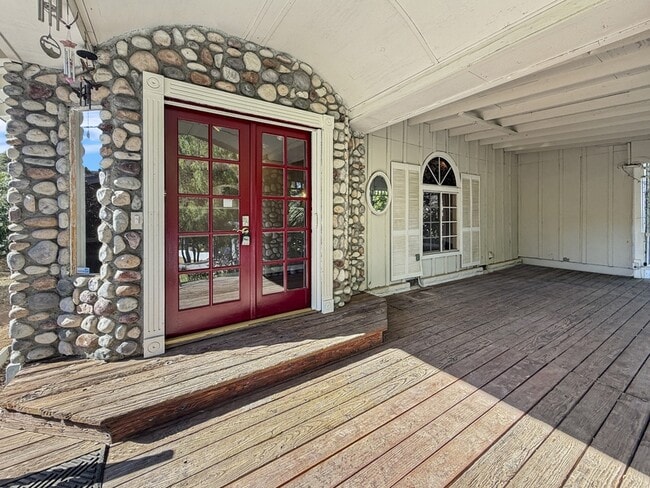 property at 3053 Quail Rd