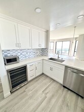 1310 E Ocean Blvd in Long Beach, CA - Building Photo - Building Photo