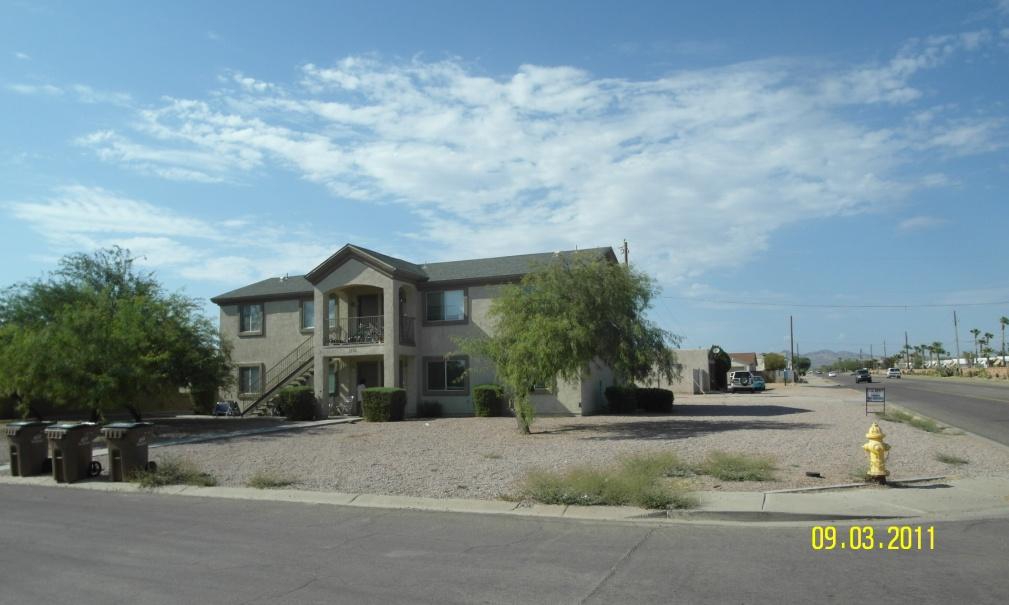 1574 E 28th Ave in Apache Junction, AZ - Foto de edificio