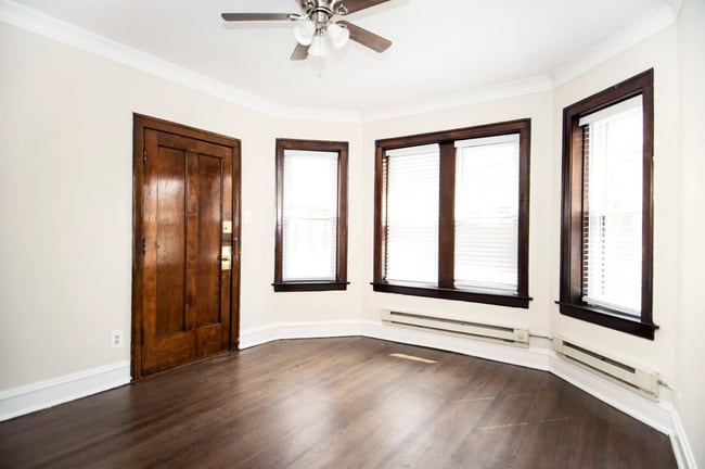 3825 N Greenview Ave, Unit 3819.5 - 3W