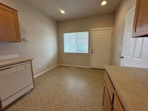 5832-5830 Glen Echo Ave in Gladstone, OR - Building Photo - Building Photo