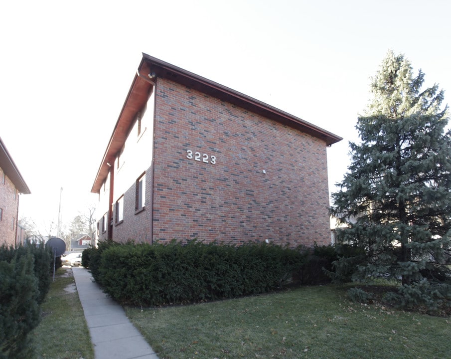 3223 Holdrege St in Lincoln, NE - Building Photo