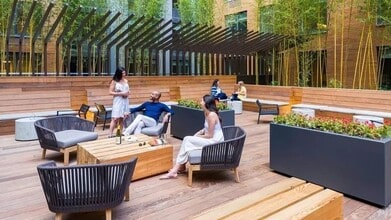 550 W 45th St in New York, NY - Building Photo - Building Photo