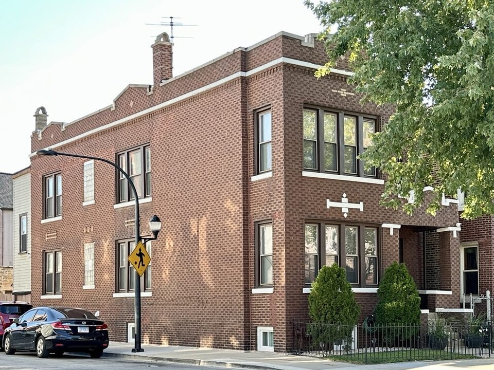 2039 W 23rd St in Chicago, IL - Building Photo