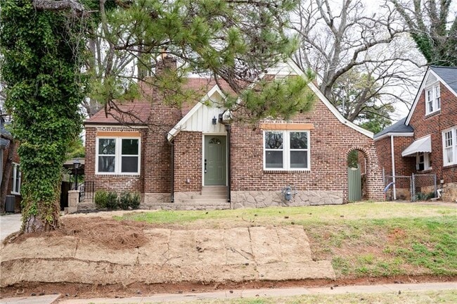 1395 Winburn Dr in East Point, GA - Building Photo - Building Photo