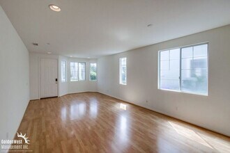 6949 Catamaran Dr in Carlsbad, CA - Building Photo - Building Photo