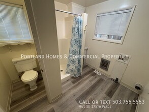 941 SE 175th Pl in Portland, OR - Building Photo - Building Photo