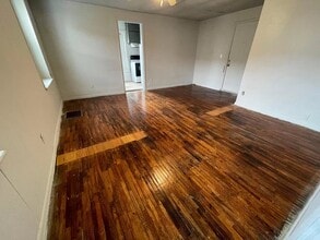 105 S Howard St in Indianola, IA - Building Photo - Building Photo