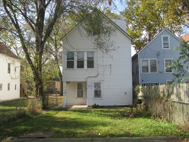 8523 S Muskegon Ave in Chicago, IL - Building Photo - Building Photo