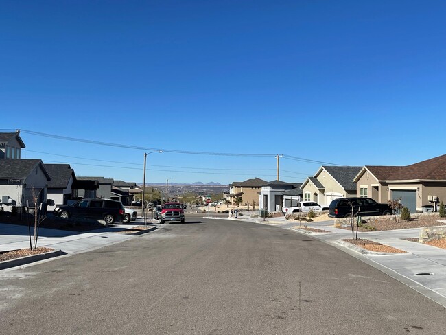 7333 Glacier Dr in El Paso, TX - Foto de edificio - Building Photo