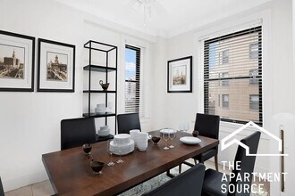2756 N Pine Grove Ave in Chicago, IL - Building Photo - Building Photo