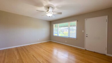 8006-8012 Fairview Ave. in La Mesa, CA - Building Photo - Interior Photo