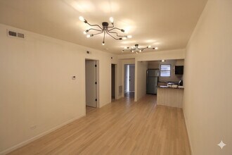 2470 N Clybourn Ave in Chicago, IL - Building Photo - Building Photo