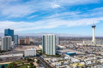 Turnberry Towers in Las Vegas, NV - Building Photo - Building Photo