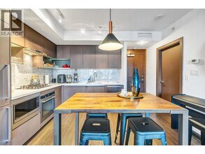 68 Smithe St in Vancouver, BC - Building Photo - Building Photo