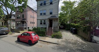 208 Banks St, Unit 1 in Cambridge, MA - Building Photo
