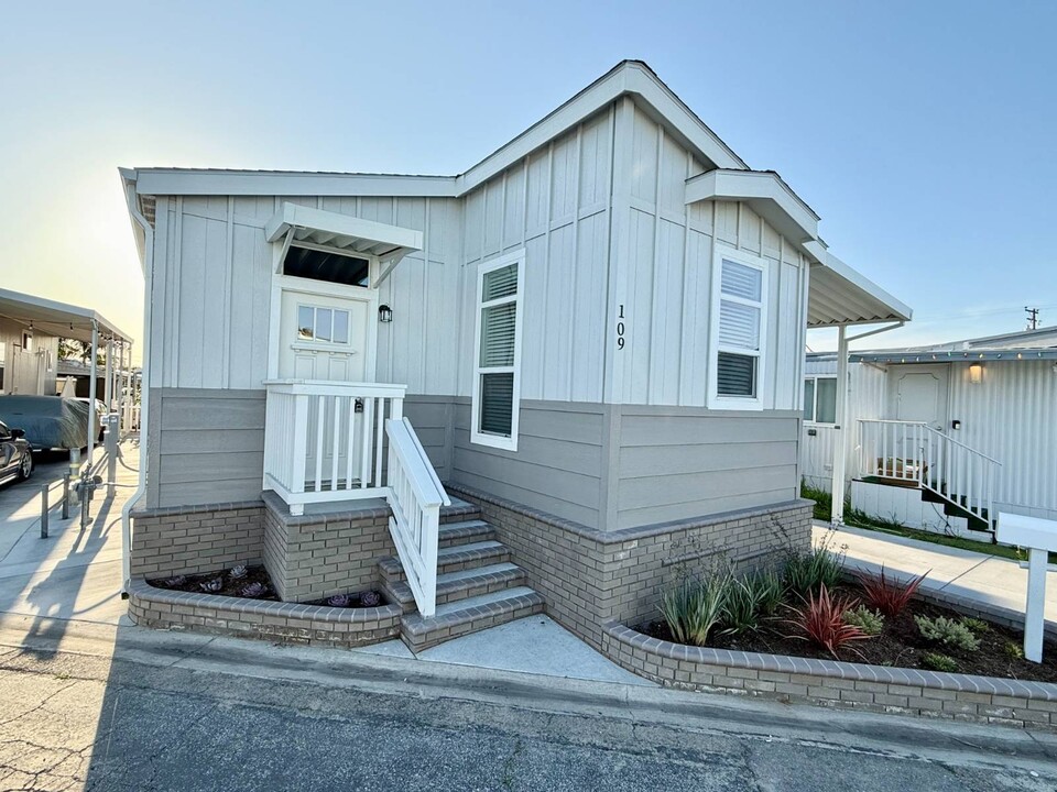 14352 Beach Blvd in Westminster, CA - Building Photo